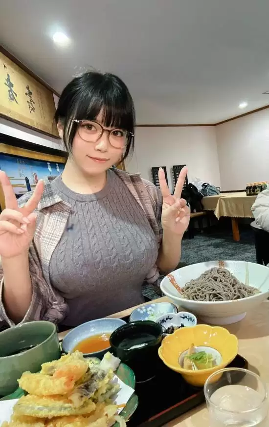 东云海化身信长之野望角色写真引爆网络