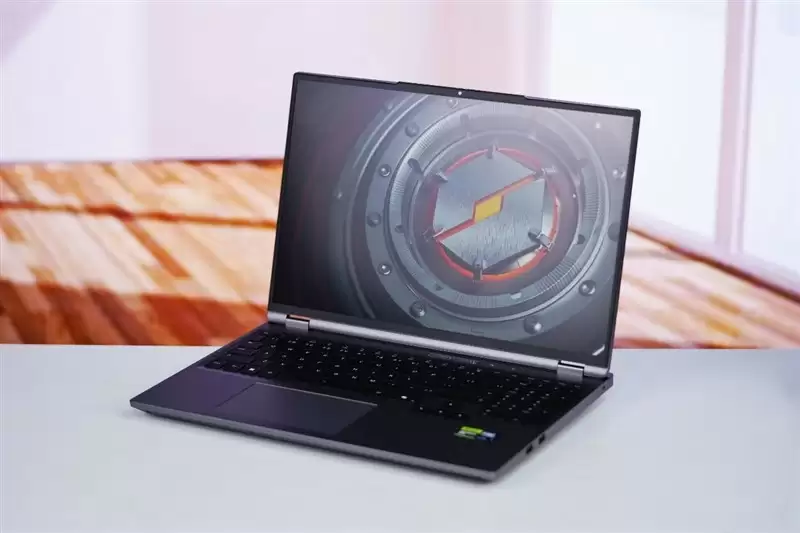 机械革命耀世16 Ultra发布：搭载酷睿Ultra 7与长江存储PC450