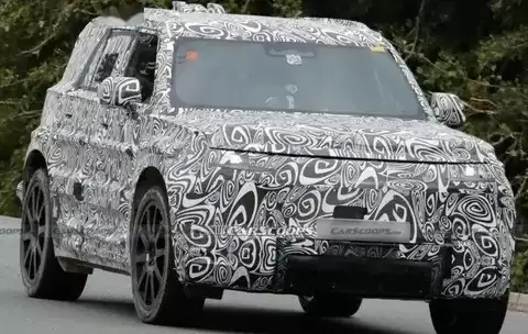 捷豹路虎将推2027款电动卫士运动版SUV
