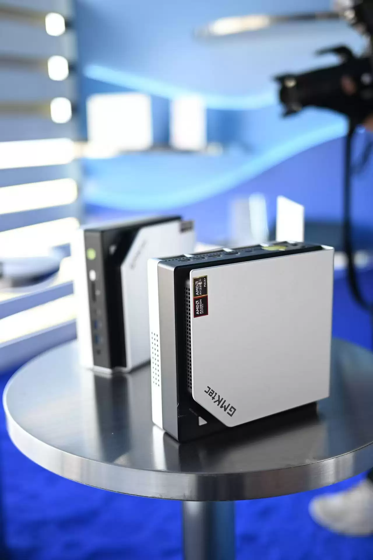 极摩客EVO-X2桌面AI超算荣膺美国好设计铂金奖，引领全球桌面计算新潮流