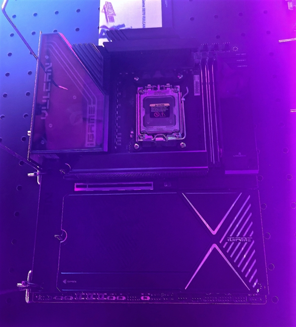 为AM5超频而生！七彩虹X870E