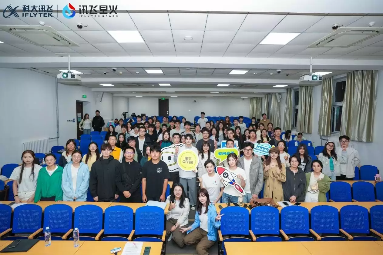 不卷参数卷笑点