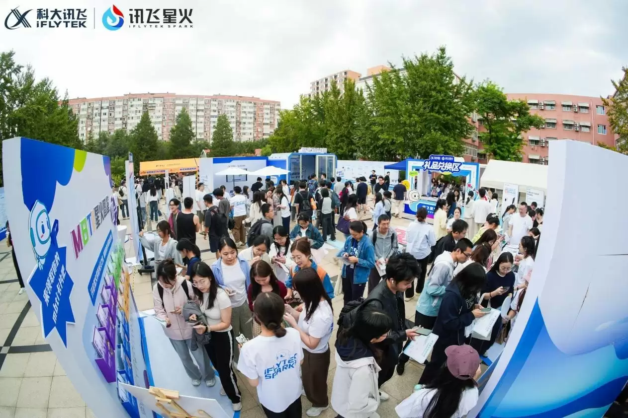 不卷参数卷笑点