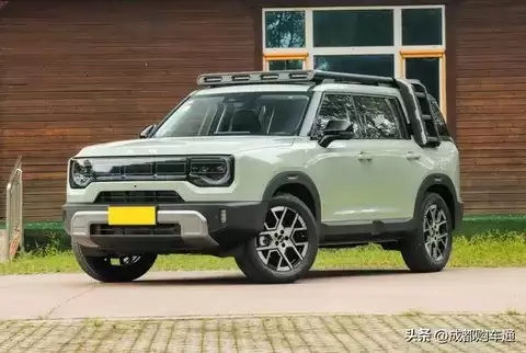 北京越野推BJ30旅行家，以硬派设计与亲民价格破局城市SUV市场