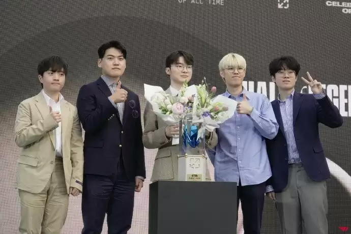 Faker入选LOL名人堂 T1现场照片公布