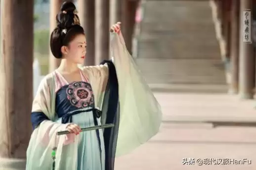 属于平面剪裁的汉服“诃子裙”（图：月蝶飞坊）