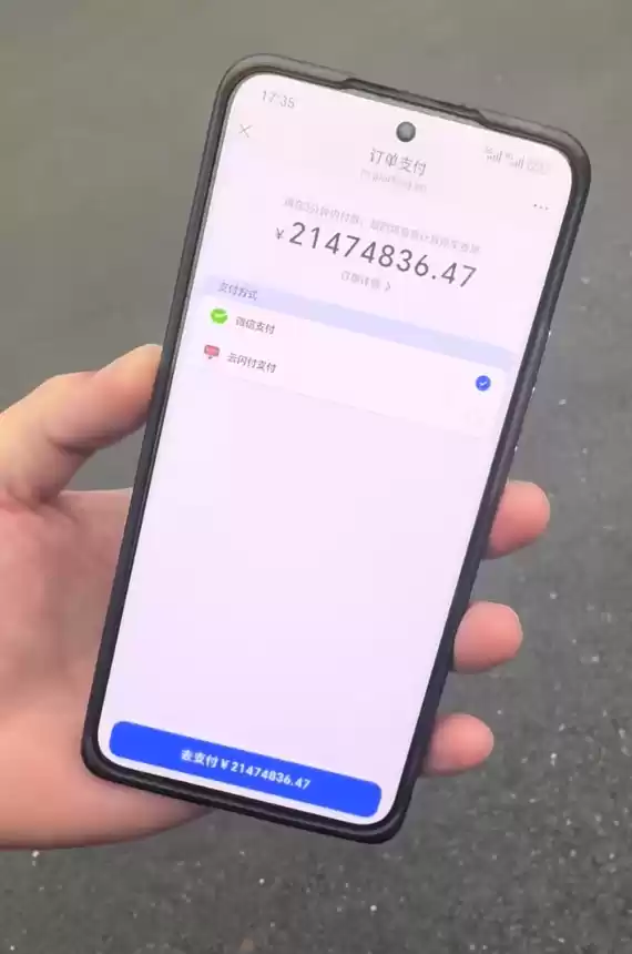 游客称在景区5小时停车费被收21474836元：后者回应了
