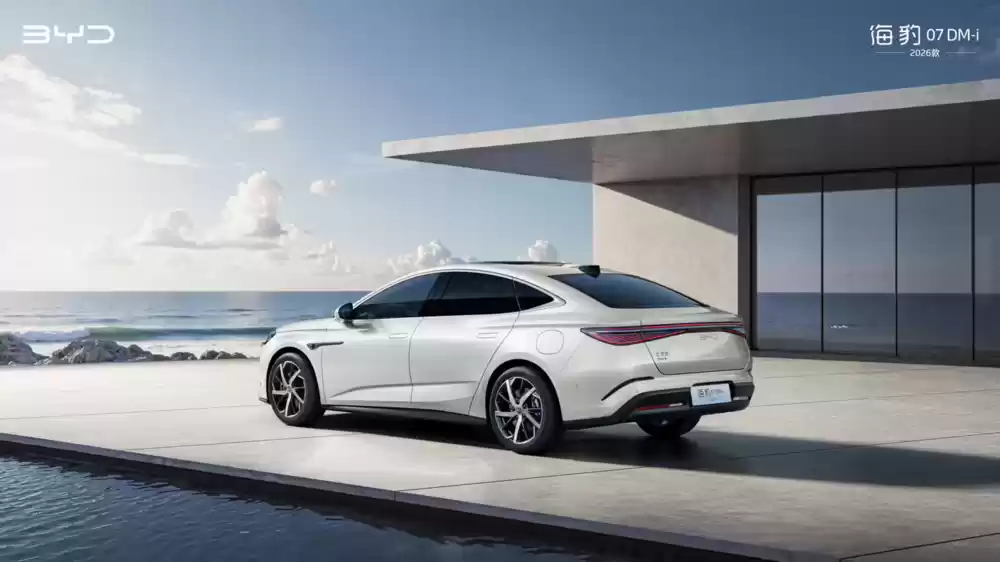 比亚迪2026款海豹07 DM-i侧面造型