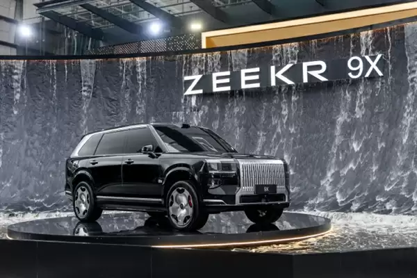 孙红雷体验极氪9X当场下单Hyper版:称其为代际领先产品