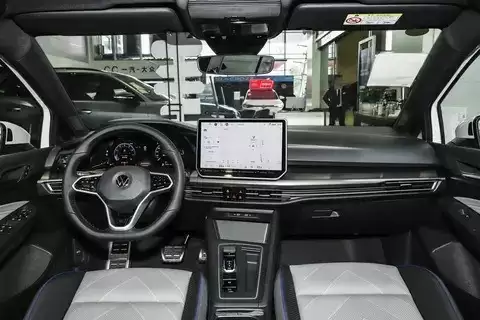 2026款高尔夫上市，12.99万起售，配置升级价格微调