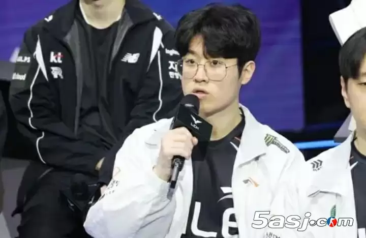 2025LCK决赛前哨战：HLE/KT/GEN三强群访全记录｜Score教练七年轮回、Peanut退役倒计时、Zeus拒立Flag引爆话题