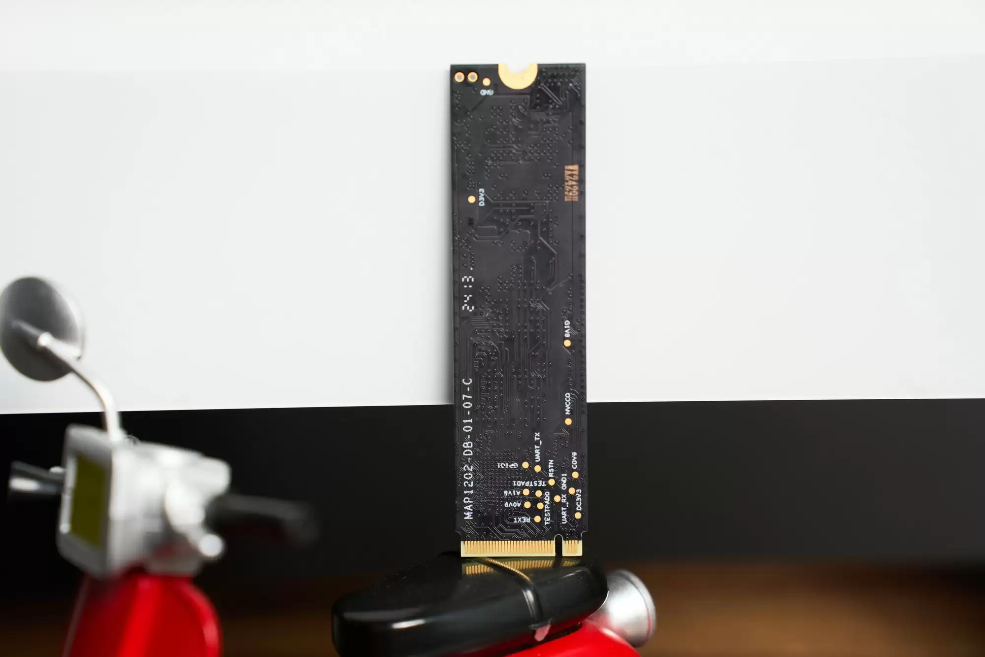 自有工厂+五年质保,华迅科技首款PCIe 3.0固态硬盘,1TB首发价379