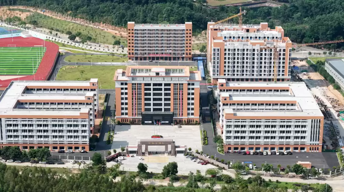 米特拉为揭阳市华南司法职业学校打造空气能热水系统