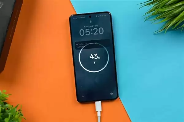 真我GT8蓄势待发:2K直屏+骁龙8