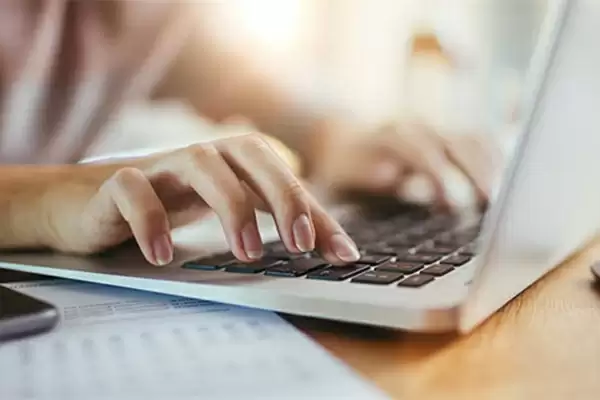 人在工位心已飞走