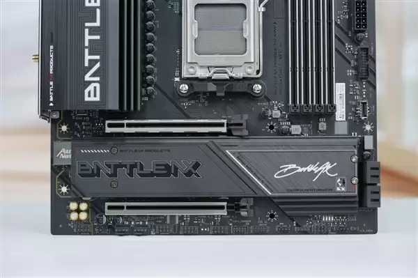 高性价比游戏利器！七彩虹战斧B850M超级黑刃主板图赏