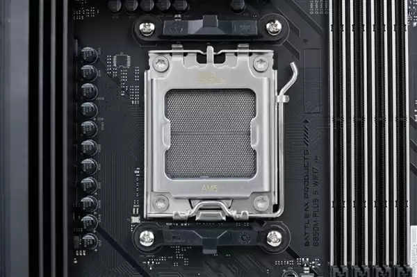 高性价比游戏利器！七彩虹战斧B850M超级黑刃主板图赏