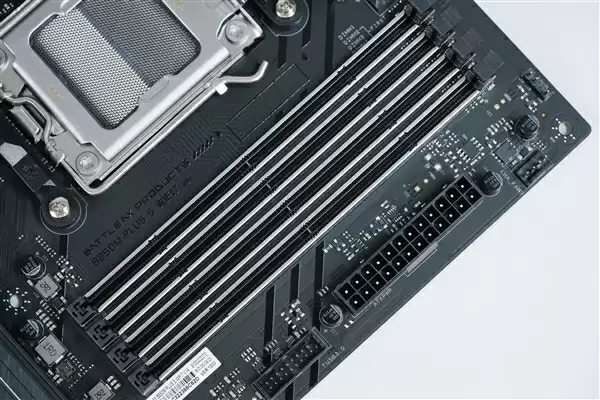 高性价比游戏利器！七彩虹战斧B850M超级黑刃主板图赏