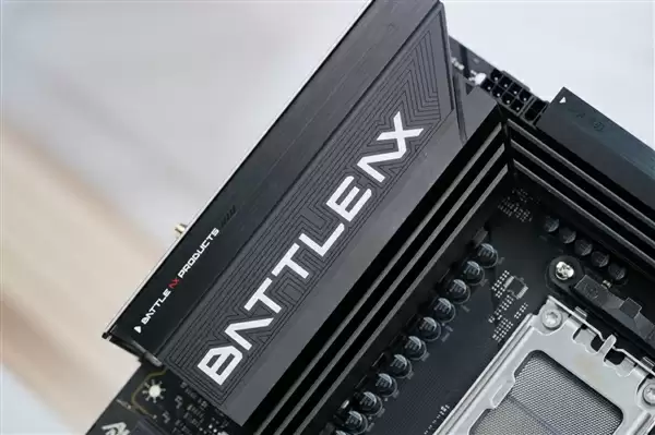 高性价比游戏利器！七彩虹战斧B850M超级黑刃主板图赏