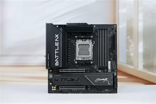 高性价比游戏利器！七彩虹战斧B850M超级黑刃主板图赏