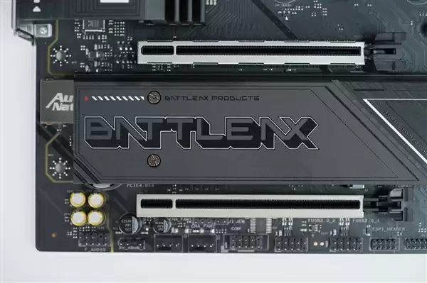 高性价比游戏利器！七彩虹战斧B850M超级黑刃主板图赏