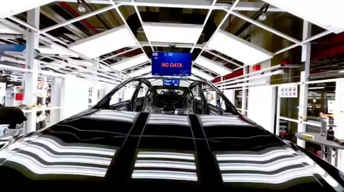 特斯拉工厂机器人失控致员工重伤索赔5100万美元