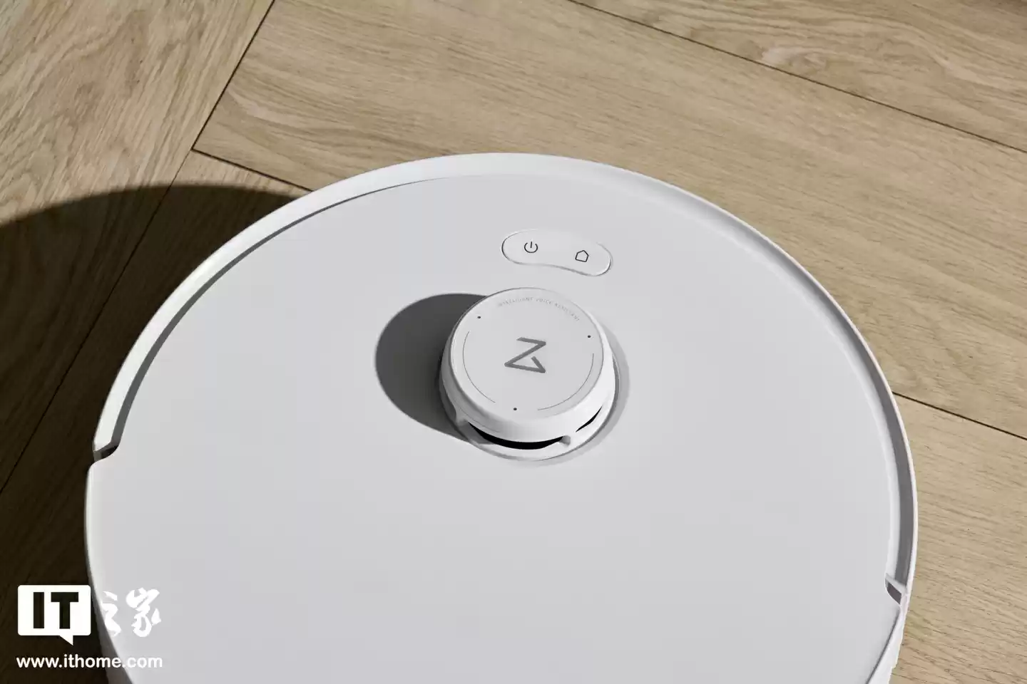 【IT之家实拍】石头首款滚筒活水扫拖机器人:石头 P20 活水版图赏