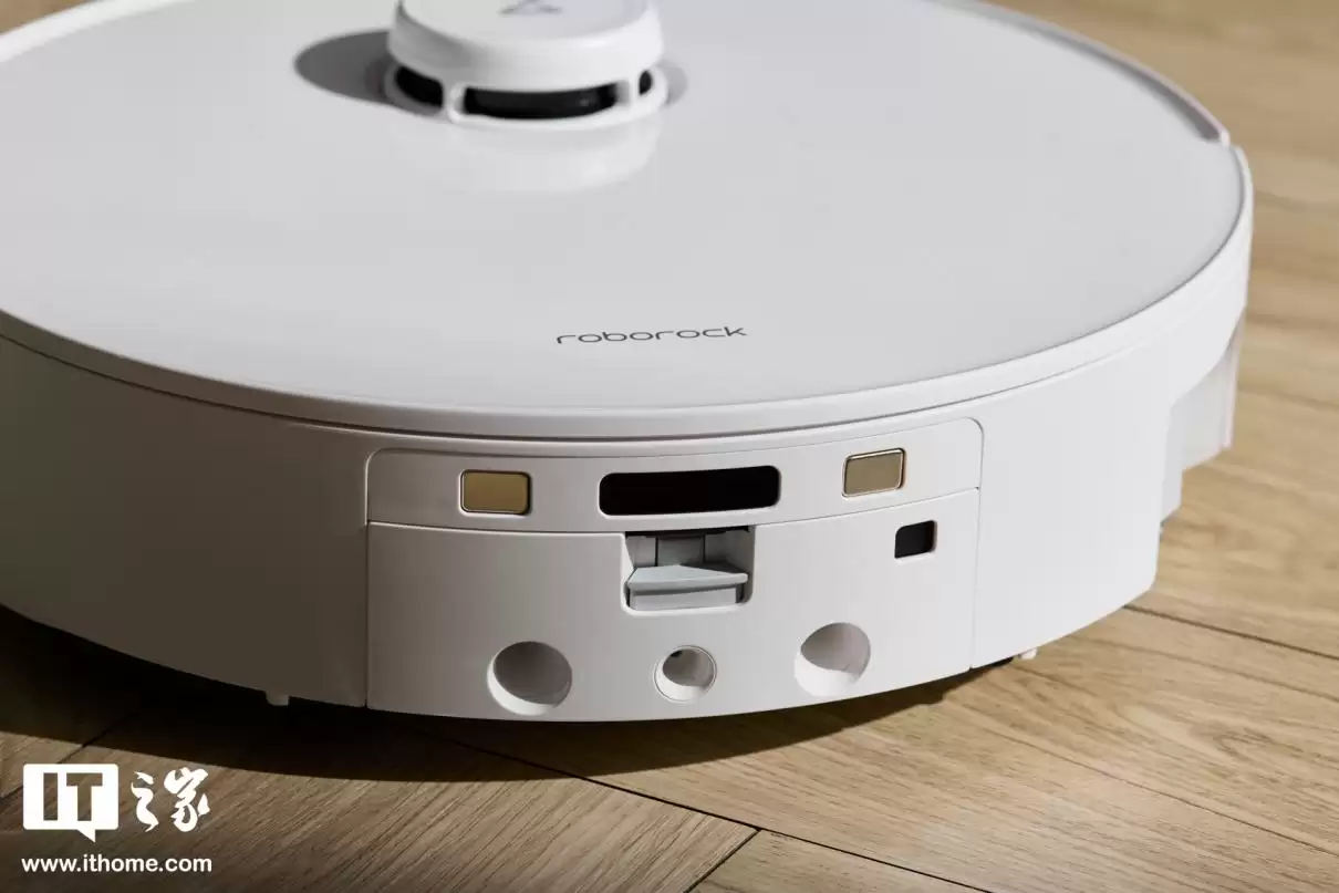 【IT之家实拍】石头首款滚筒活水扫拖机器人:石头 P20 活水版图赏