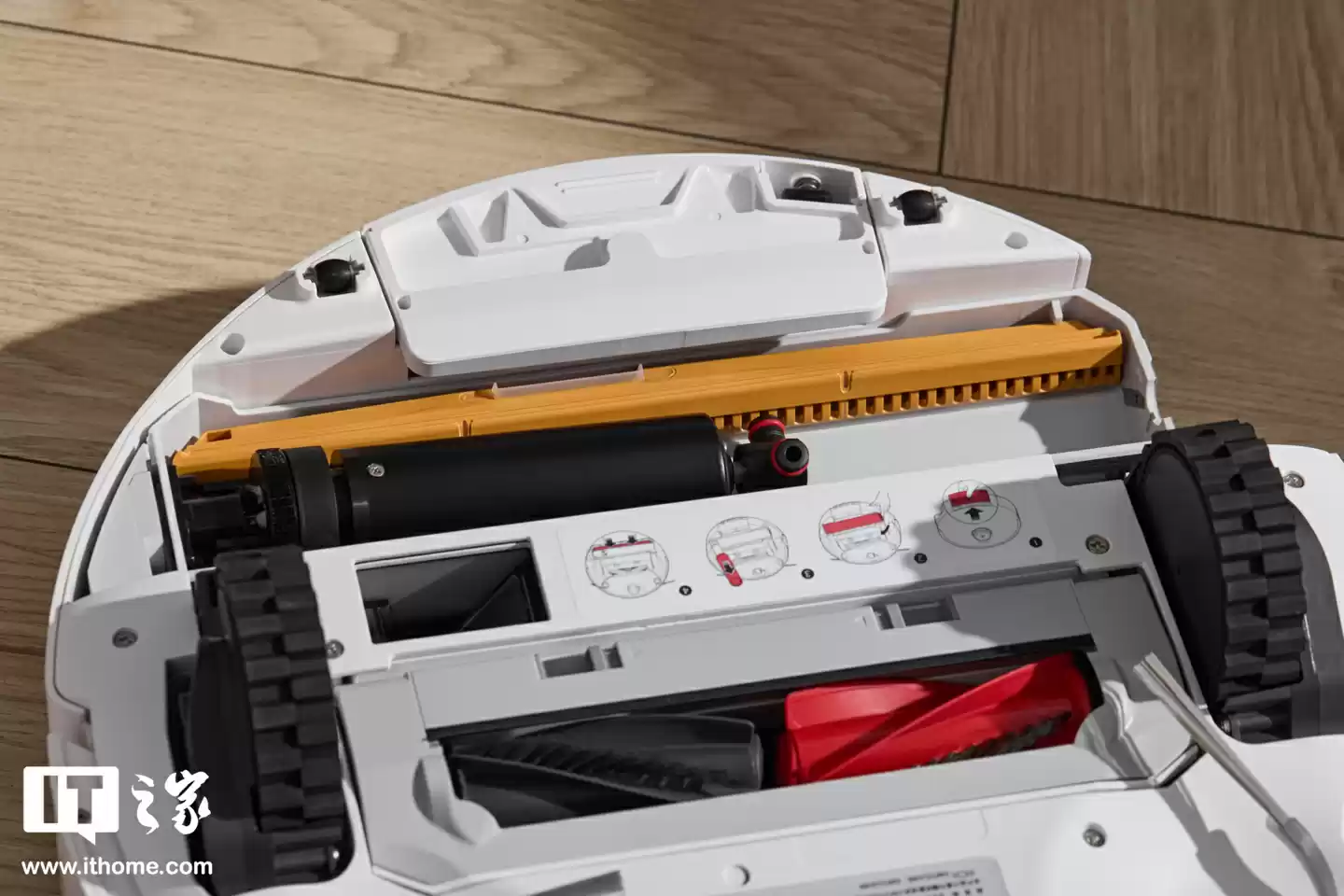 【IT之家实拍】石头首款滚筒活水扫拖机器人:石头 P20 活水版图赏