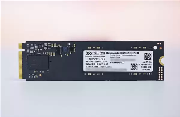 长江存储PC450 SSD产品展示