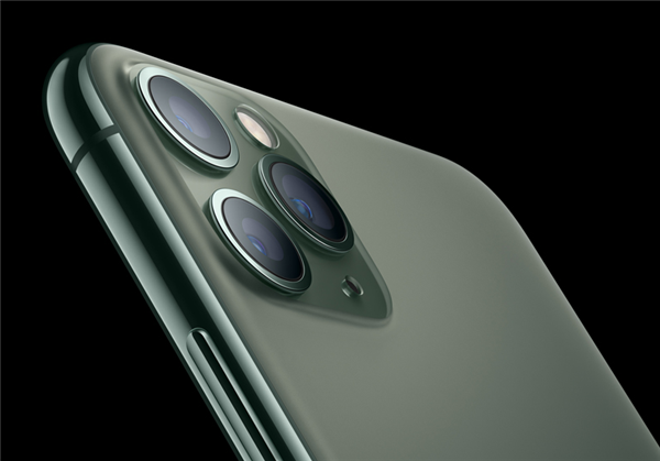 iPhone 11 Pro Max上市6年已成经典，首款三摄设计获官方认证