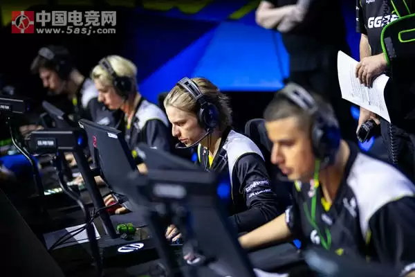 NAVI让一追二险胜TNL，成功晋级BLAST赏金赛S2下一轮