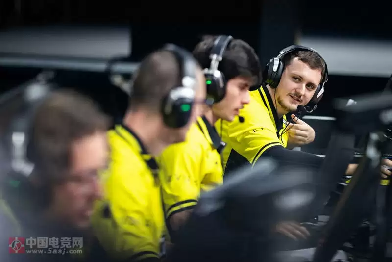 mezii专访：卫冕之路无借口