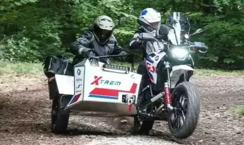 宝马F900GS改装三轮越野车亮相,售价约11.4万