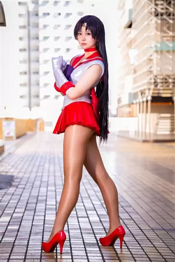 日本美女Cos《美少女战士》 不为人知的人间体版！
