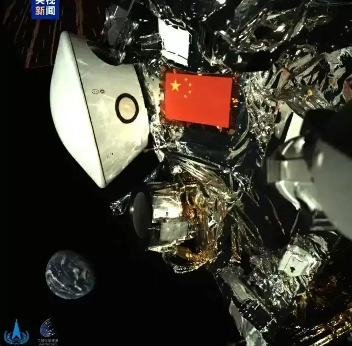 国庆节最特别“太空贺礼”!我国天问二号传回“太空全家福”:五星红旗与地球同框