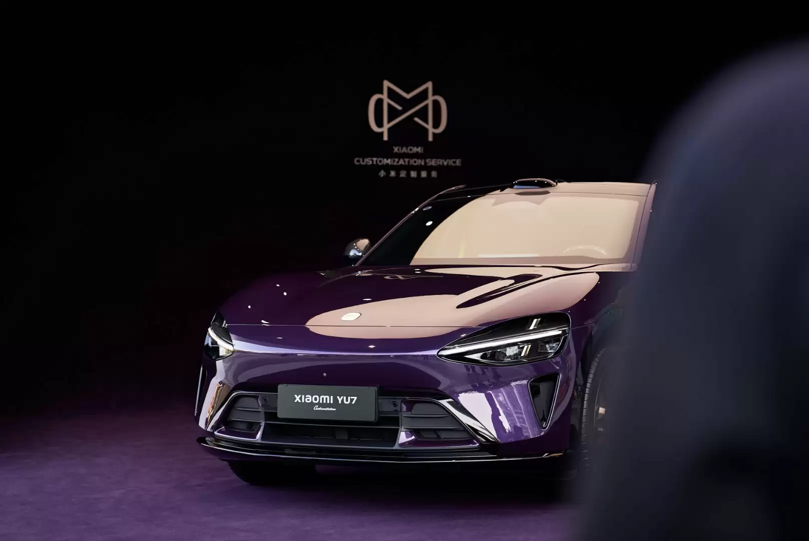 小米 YU7 Max 汽车定制“紫水晶”配色实车亮相北京三里屯，展出至 10 月 3 日