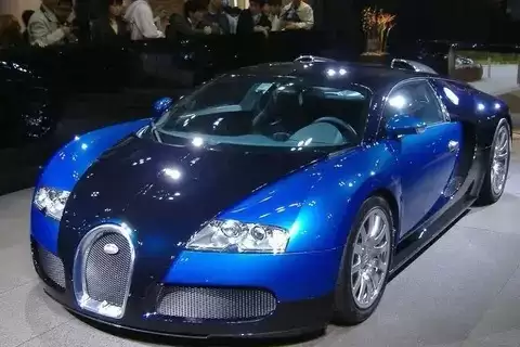 布加迪威龙：全球顶尖超跑的传奇之路