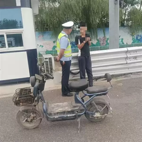 15岁山东小伙骑电动自行车欲赴广州会网友