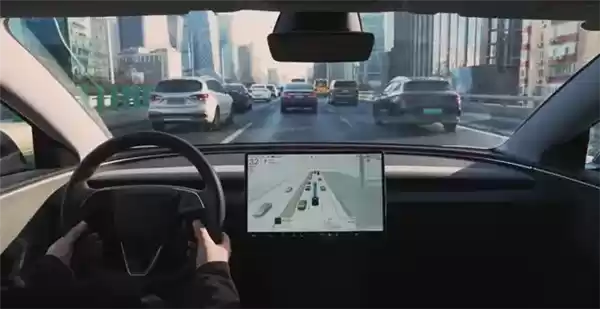 特斯拉又引争议！向疲劳驾驶者推FSD