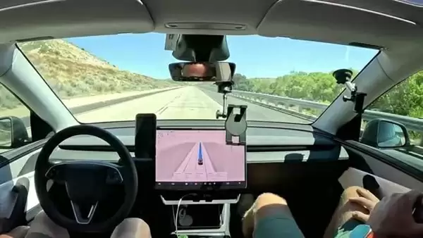 网红自驾特斯拉FSD横跨美国!只跑了93公里就撞车