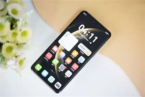 华为Mate 70优享版与iPhone 16对比