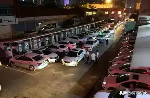 国庆电车充电难题：智慧出行新解法