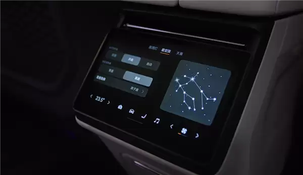 用上百万豪车星空顶！焕新极氪001内饰公布：质感同阶无敌