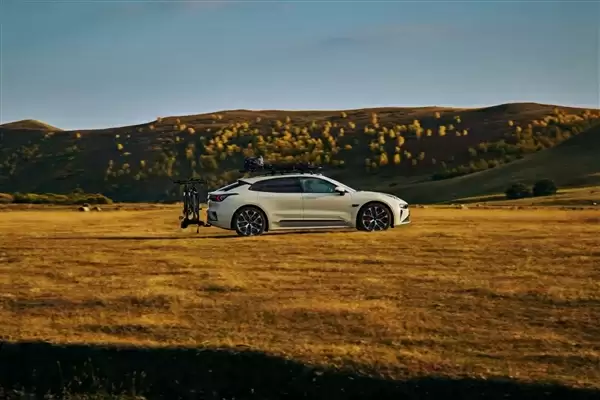 用上百万豪车星空顶！焕新极氪001内饰公布：质感同阶无敌