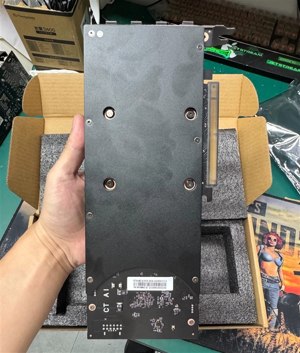 32GB大显存RTX