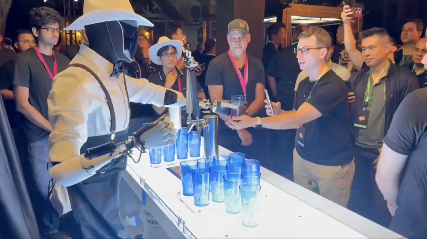 马斯克回应特斯拉人形机器人练功夫：是