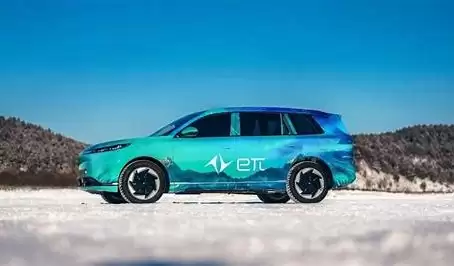 东风奕派eπ008外观展示