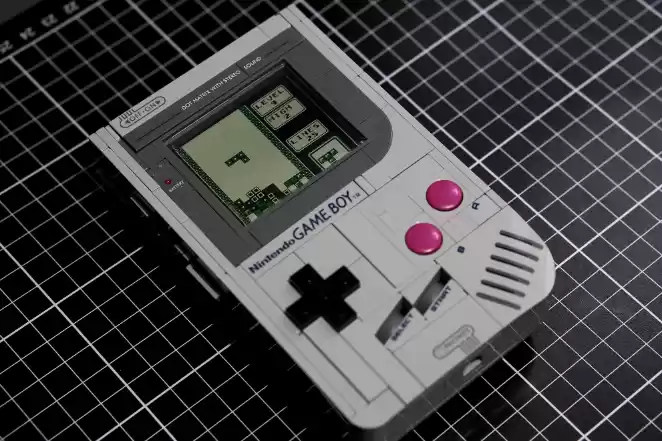 乐高GB掌机改造成功：模型变身可玩真机