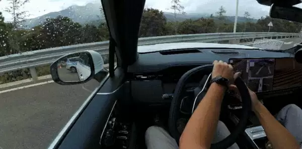 售价不到十分之一:极氪这台“库里南”味正吗